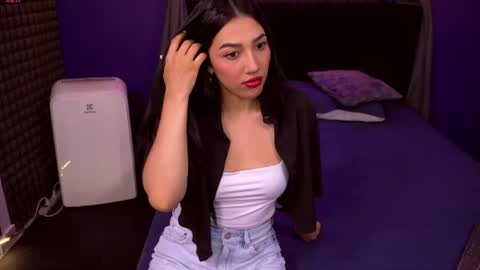 Snapshot of bull_vixen2001 chatting on June 22, 10:56 am Bunny and The Rock online show from June 22, 10:56 am