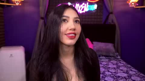 Snapshot of bull_vixen2001 chatting on July 9, 9:24 am Bunny and The Rock online show from July 9, 9:24 am
