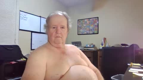 Snapshot of bullfrogg5050 chatting on October 27, 12:15 am bullfrogg5050 online show from October 27, 12:15 am