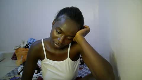 Snapshot of bunny_bliss1 chatting on May 28, 9:12 pm bunny_bliss1 online show from May 28, 9:12 pm