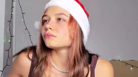 Snapshot of bunny_bonny chatting on December 4, 11:57 pm Alice online show from December 4, 11:57 pm