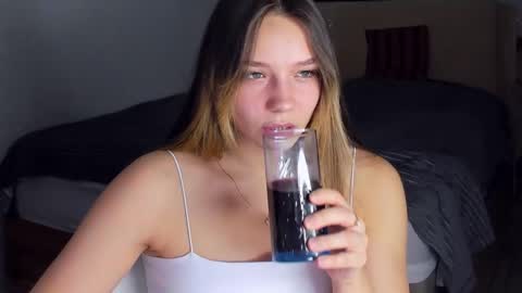 Snapshot of bunny_bonny chatting on November 1, 7:49 pm Alice online show from November 1, 7:49 pm