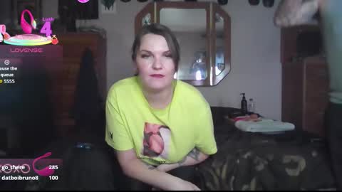 Snapshot of bunny_n_clyde_69 chatting on November 23, 2:44 am Bunny N Clyde online show from November 23, 2:44 am