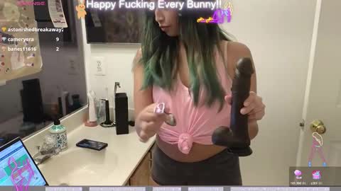 Snapshot of bunnycheekz chatting on December 5, 11:07 pm Tokki  bunny  online show from December 5, 11:07 pm