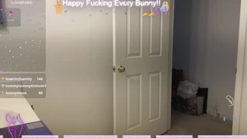 Snapshot of bunnycheekz chatting on December 10, 11:08 pm Tokki  bunny  online show from December 10, 11:08 pm