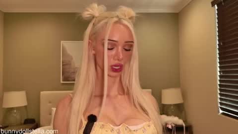 Stella online show from April 5, 6:16 pm