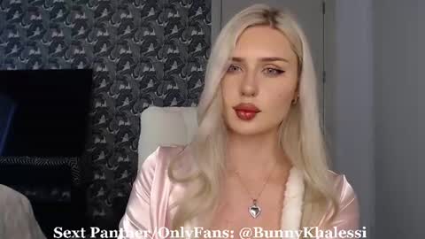 Snapshot of bunnykhalessi chatting on June 11, 11:03 pm OnlyFans BunnyKhalessi online show from June 11, 11:03 pm