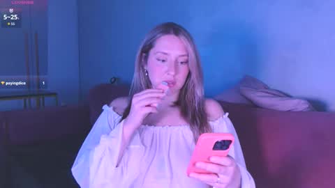 Snapshot of burn_lissa chatting on October 28, 7:05 pm Lissa online show from October 28, 7:05 pm