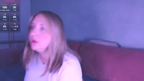 Snapshot of burn_lissa chatting on December 1, 8:25 pm Lissa online show from December 1, 8:25 pm