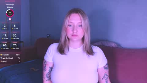 Snapshot of burn_lissa chatting on December 13, 7:53 pm Lissa online show from December 13, 7:53 pm