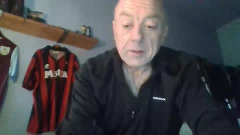 Snapshot of burnleyguy1977 chatting on April 26, 4:54 am burnleyguy1977 online show from April 26, 4:54 am