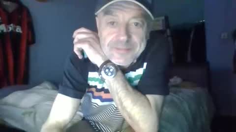 Snapshot of burnleyguy1977 chatting on May 8, 2:06 am burnleyguy1977 online show from May 8, 2:06 am