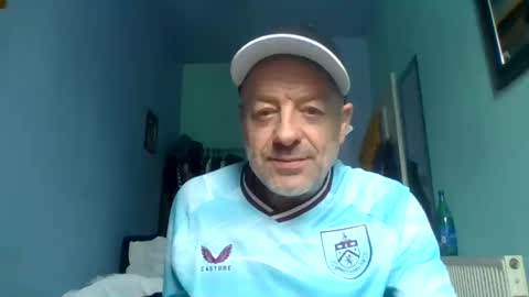 burnleyguy1977 online show from June 16, 12:19 pm