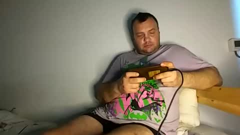 Snapshot of bury703709 chatting on January 12, 3:25 pm Creazy dad online show from January 12, 3:25 pm