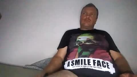 Snapshot of bury703709 chatting on October 28, 8:40 am Creazy dad online show from October 28, 8:40 am