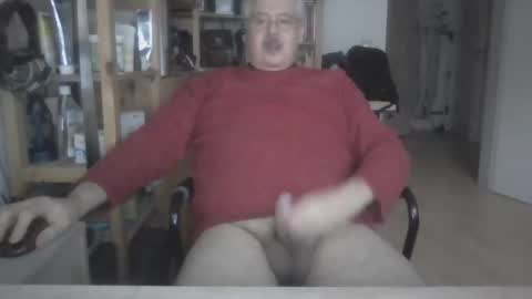 Snapshot of busibaer666 chatting on December 9, 8:11 am busi online show from December 9, 8:11 am