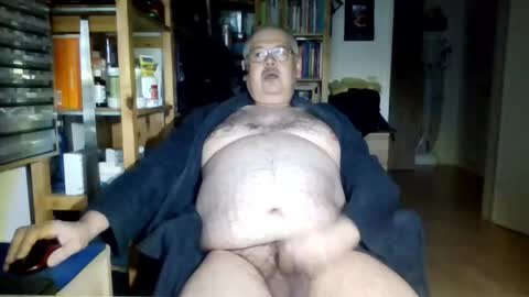 Snapshot of busibaer666 chatting on May 1, 2:16 am busi online show from May 1, 2:16 am