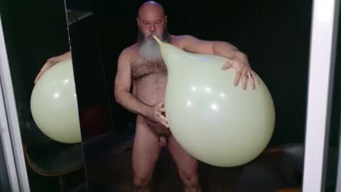 Snapshot of busterballoonguy chatting on December 2, 10:16 pm Daddy-B online show from December 2, 10:16 pm