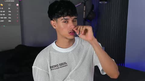 Buster independent model online show from December 4, 6:44 am