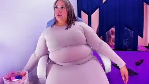 busty juicyy online show from June 15, 1:02 pm