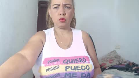 Snapshot of bustyamanda_ chatting on January 17, 12:43 pm Amanda online show from January 17, 12:43 pm