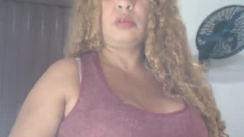 Snapshot of bustyamanda_ chatting on July 4, 12:22 pm Amanda online show from July 4, 12:22 pm