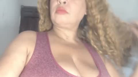 Snapshot of bustyamanda_ chatting on July 14, 12:22 pm Amanda online show from July 14, 12:22 pm