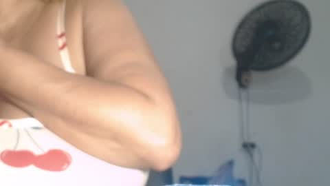 Snapshot of bustyamanda_ chatting on July 15, 12:10 pm Amanda online show from July 15, 12:10 pm