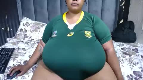 bustyqueenx25 online show from November 13, 8:30 pm