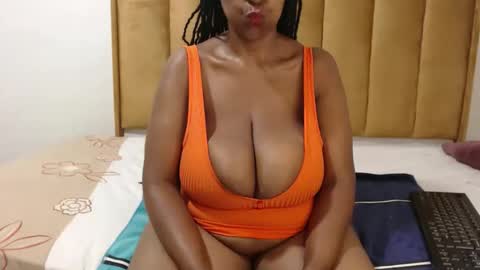 bustytessa37 online show from February 5, 3:55 am