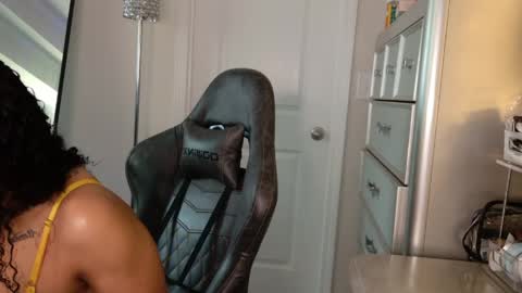 Snapshot of butterflybootyy chatting on April 27, 6:17 pm butterfly booty online show from April 27, 6:17 pm