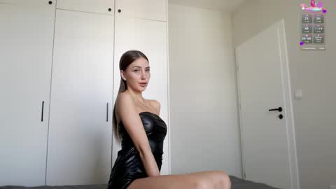Snapshot of butterflys_ chatting on June 3, 1:25 pm Lauren online show from June 3, 1:25 pm