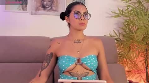 butterflyy1 online show from December 4, 8:29 pm