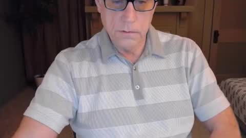 Snapshot of buttnakedfun954737 chatting on December 25, 9:02 am Miles online show from December 25, 9:02 am