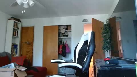 Snapshot of bwall1425 chatting on April 17, 7:06 pm bwall1425 online show from April 17, 7:06 pm