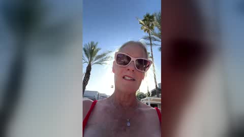 Bee and John online show from April 21, 12:45 am