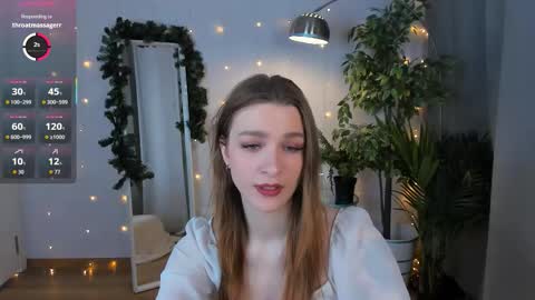 Snapshot of c_moonie_ chatting on December 16, 9:09 pm Polly online show from December 16, 9:09 pm