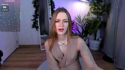 Snapshot of c_moonie_ chatting on January 6, 8:56 pm Polly online show from January 6, 8:56 pm