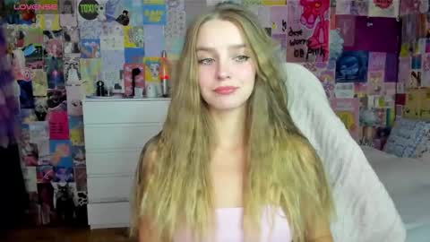 Snapshot of caaandy_girl chatting on September 25, 5:38 pm Emily  online show from September 25, 5:38 pm