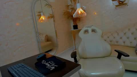 Camii Sweet  online show from March 23, 7:40 pm