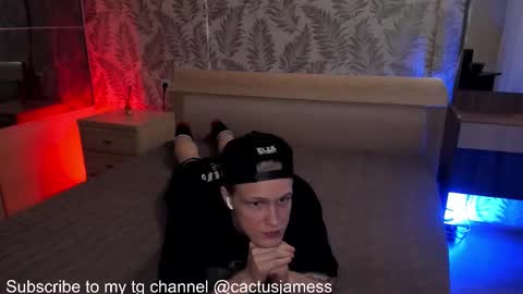 James online show from October 24, 6:26 pm