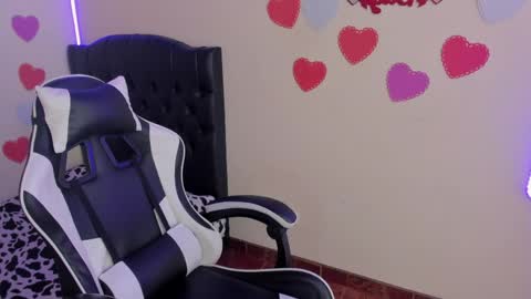 caelisse_cb online show from April 4, 3:31 pm