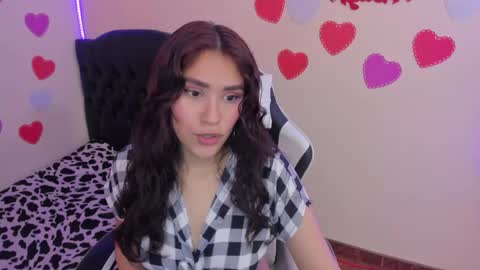 Snapshot of caelisse_cb chatting on April 26, 4:15 pm caelisse_cb online show from April 26, 4:15 pm
