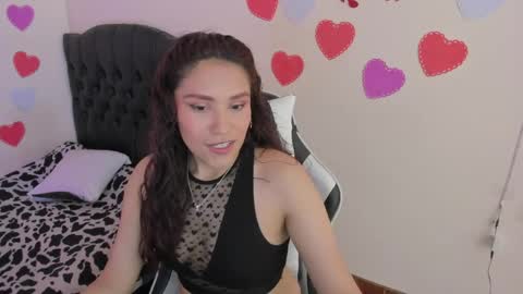 Snapshot of caelisse_cb chatting on June 3, 5:18 pm caelisse_cb online show from June 3, 5:18 pm