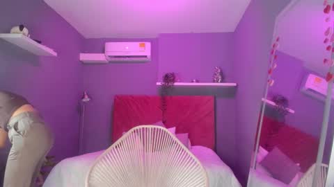 Snapshot of cailing chatting on February 19, 10:44 am I am Katherine online show from February 19, 10:44 am