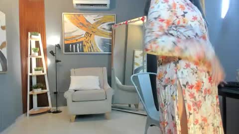 Snapshot of cailing chatting on February 23, 11:07 am I am Katherine online show from February 23, 11:07 am