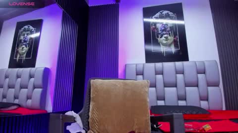 caitlyn_joness_ online show from February 9, 8:13 pm