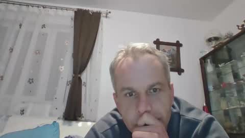 Snapshot of caius77 chatting on April 3, 8:29 pm caius77 online show from April 3, 8:29 pm