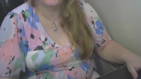 Snapshot of calcavorix chatting on May 15, 10:50 pm Calie online show from May 15, 10:50 pm