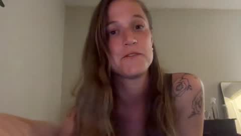 Snapshot of cali_june chatting on June 21, 3:09 am Cali Junicorn the Third online show from June 21, 3:09 am
